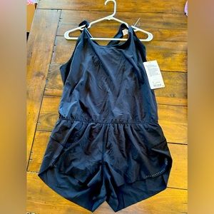 NWT Lululemon black chase me onesie 8 romper
